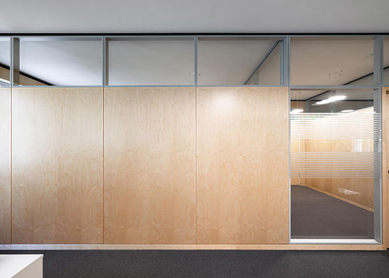 Kesilmiş Katı Cam Bölme Duvar Sistemi Kapılı Çelik Melamin HPL